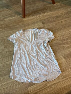 lululemon V-Neck Women's Tee in Light pink